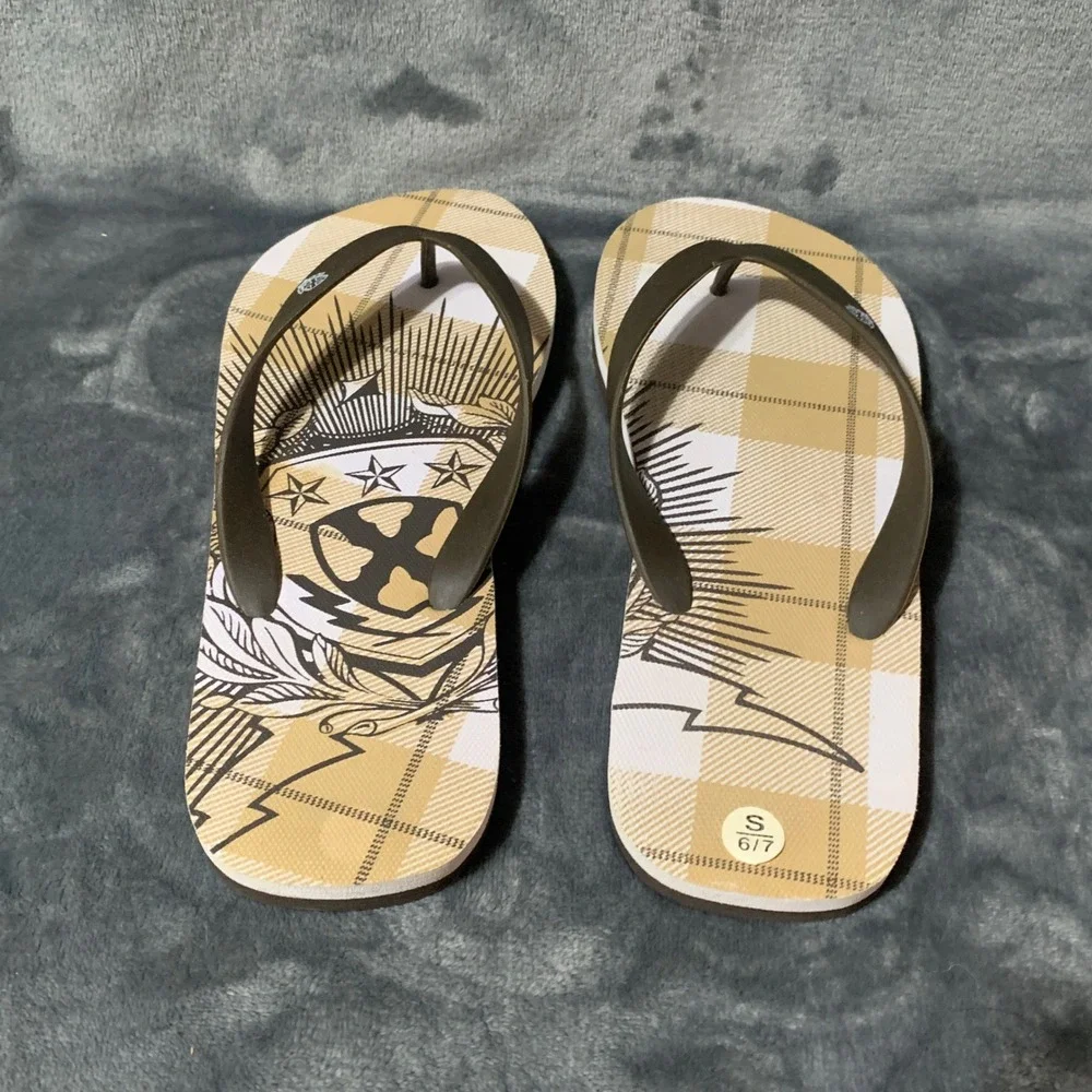 Twisted X Mens Plaid Graphic Flip Flop Sandals Brown Tan Crest Stars Size S 6/7